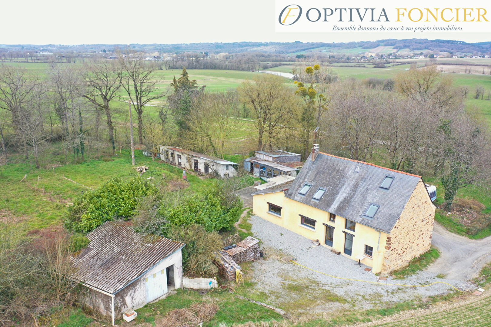 Longère en pierre T6 Guichen 140 m2 - 4 980 m2 de terrain