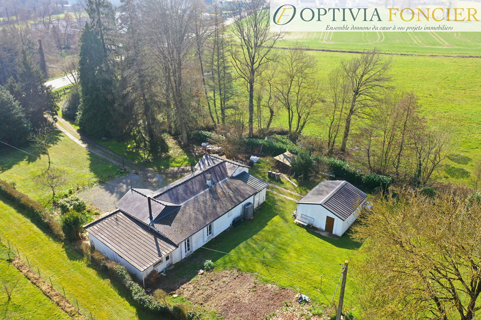 Maison T5 127 m2 - 4 300 m2 - Garage et plan d'eau