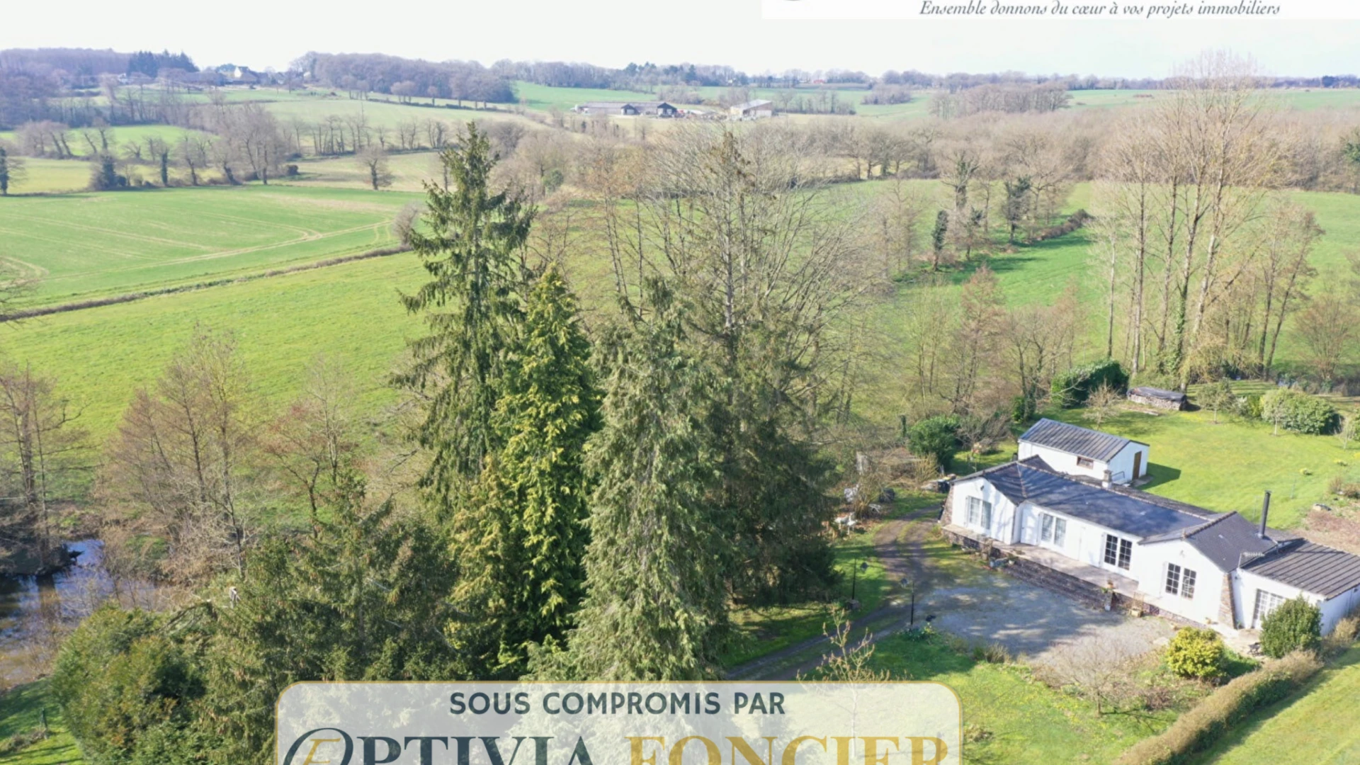 Maison T5 127 m2 - 4 300 m2 - Garage et plan d'eau