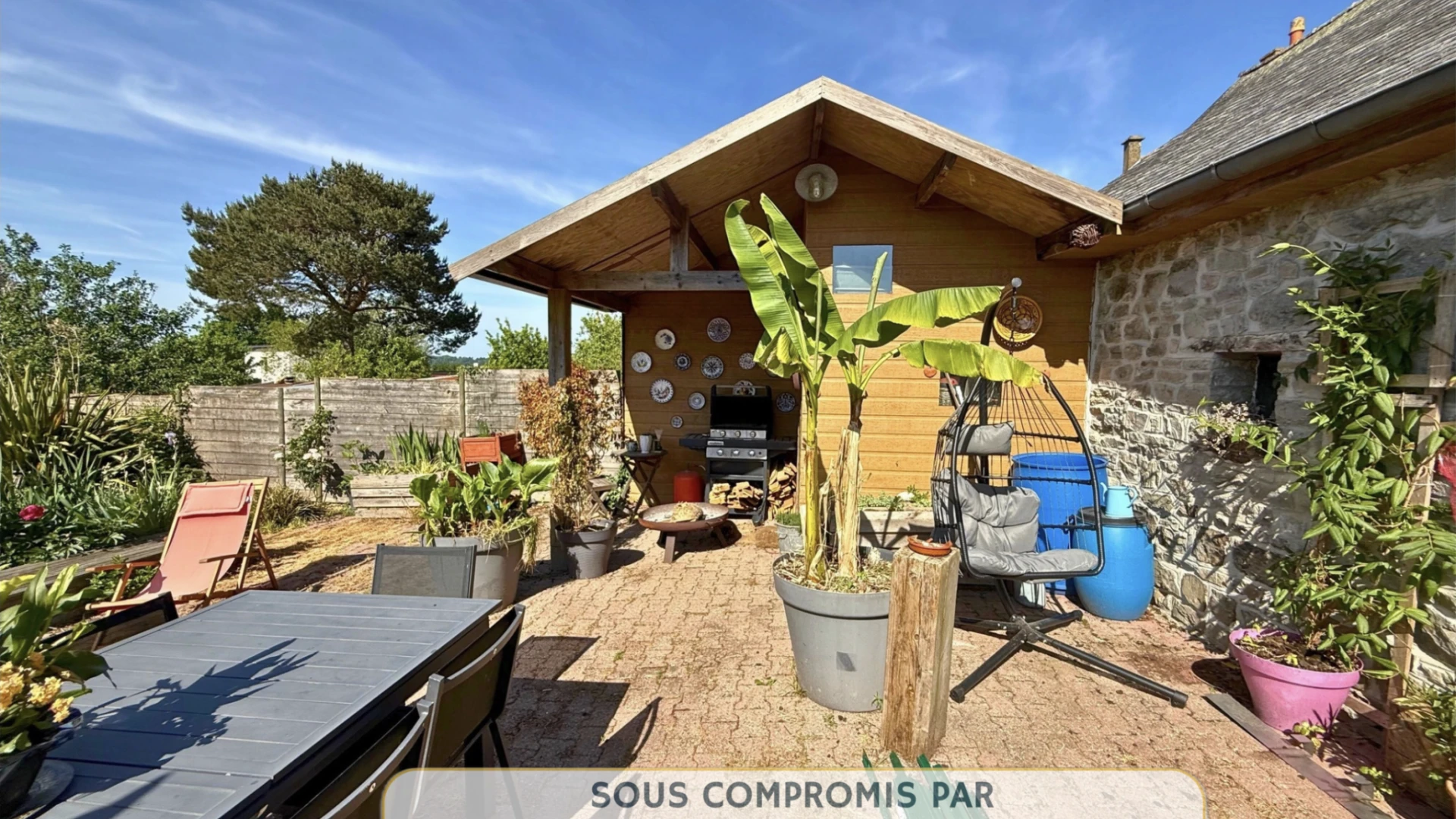 Maison T9 en pierre - 1509 m2 de terrain - Deux garages - commodités accessibles à pied