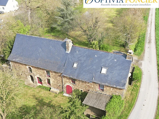 Longère en pierre T8 Plechatel 199 m2 - 3 900 m2
