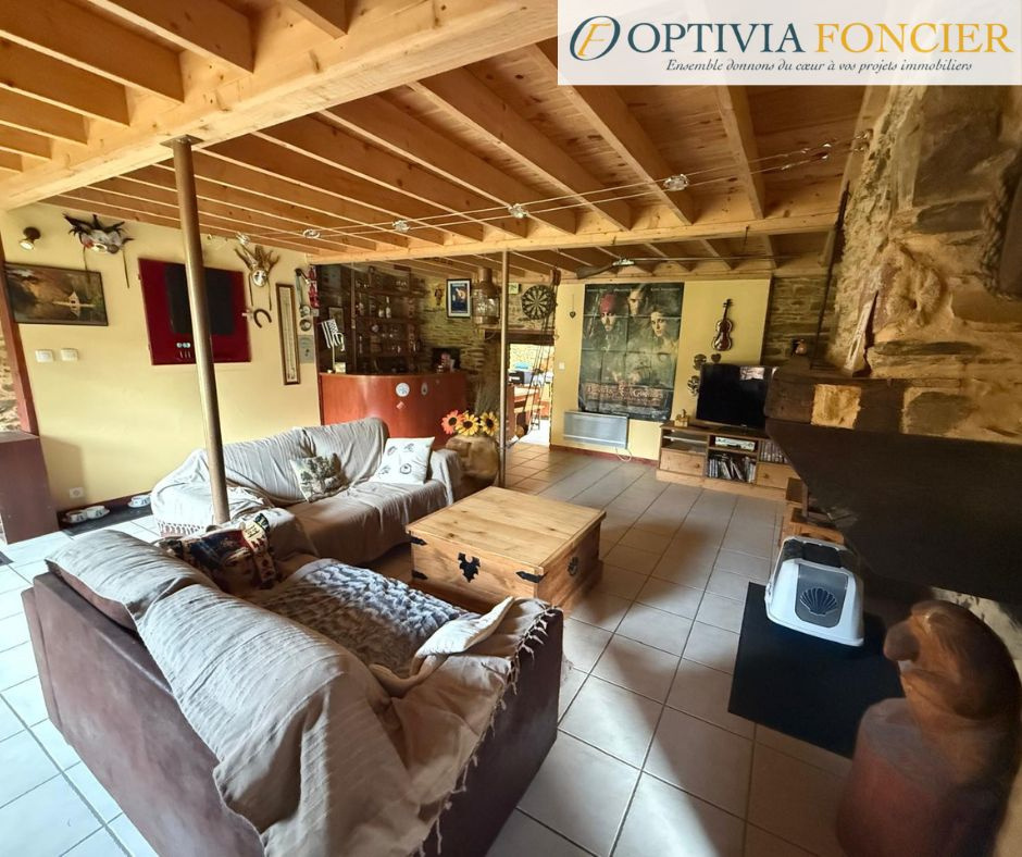 Longère en pierre T8 Plechatel 199 m2 - 3 900 m2