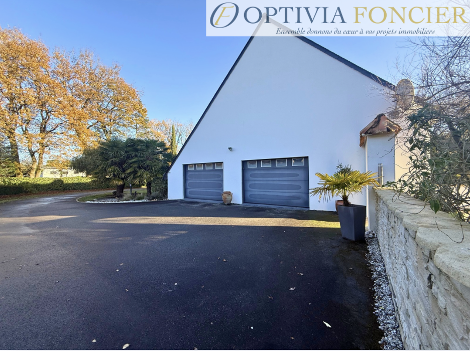 Maison T9 - 166 m2  - 3 250 m2  - Pergola SPA - Double Garage