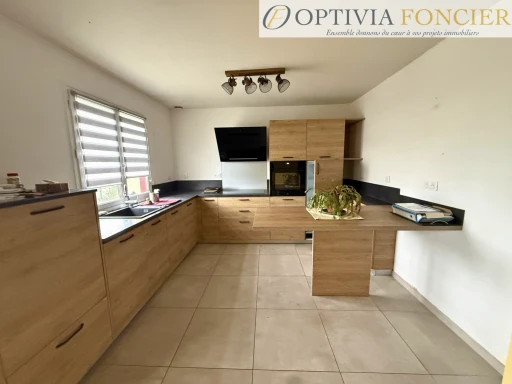 Maison T6 129 m2 - 705 m2 de terrain et 69 m2 de sous-sol (DPE : C) SOUS COMPROMIS