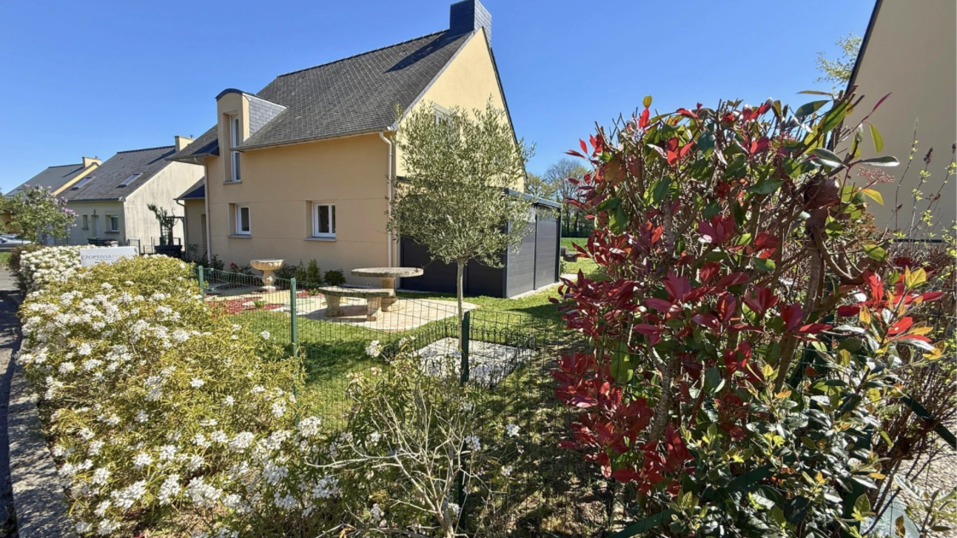 MAISON T6 GUICHEN DE 2011 Terrain de 440 m2 - 122 m2