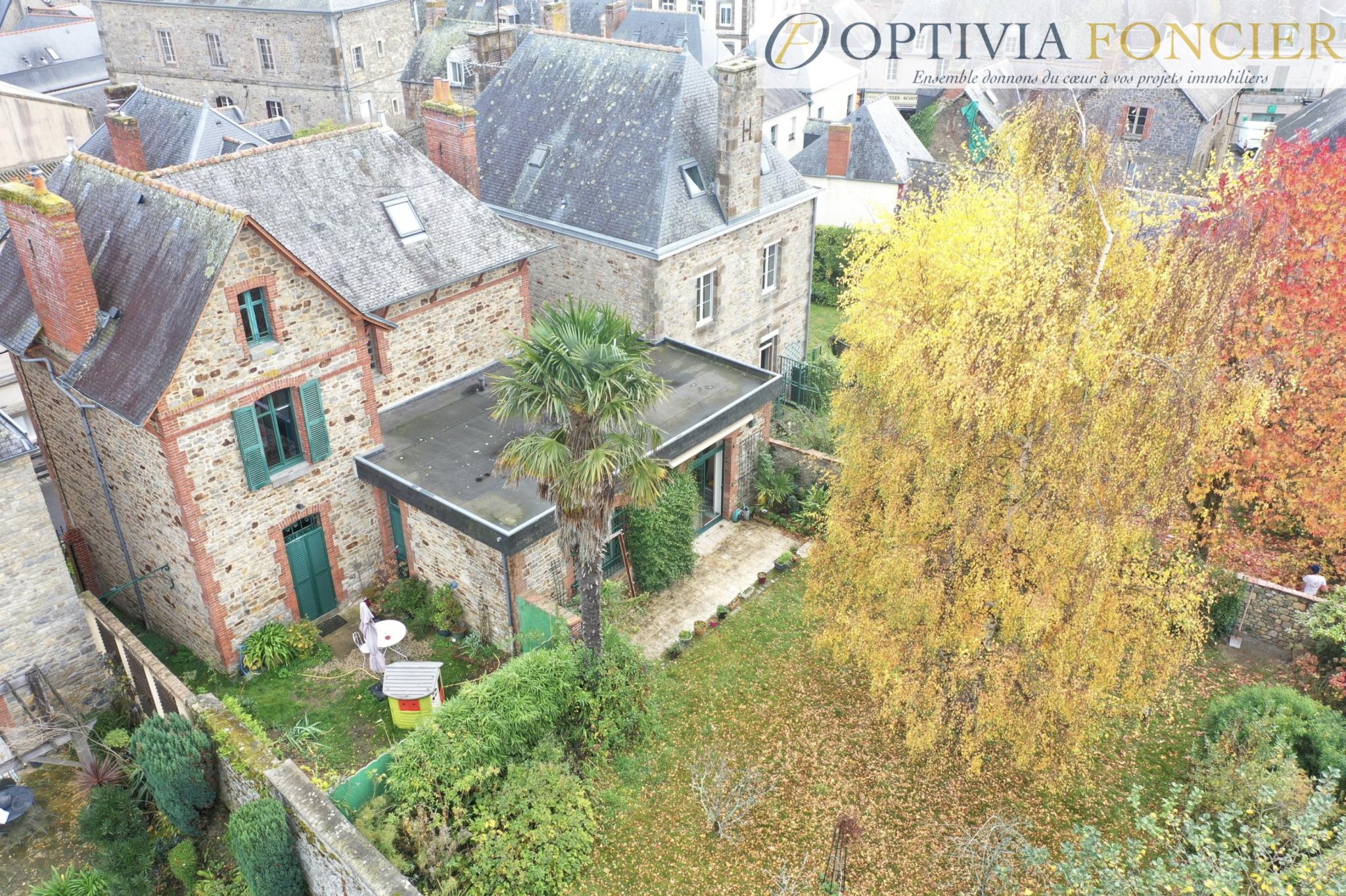 Propriété de caractère en pierre - 143 m2 - 614 m2 de terrain - Centre Bourg