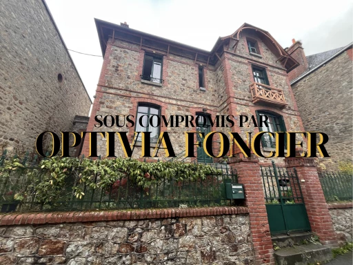 Propriété de caractère en pierre - 143 m2 - 614 m2 de terrain - Centre Bourg