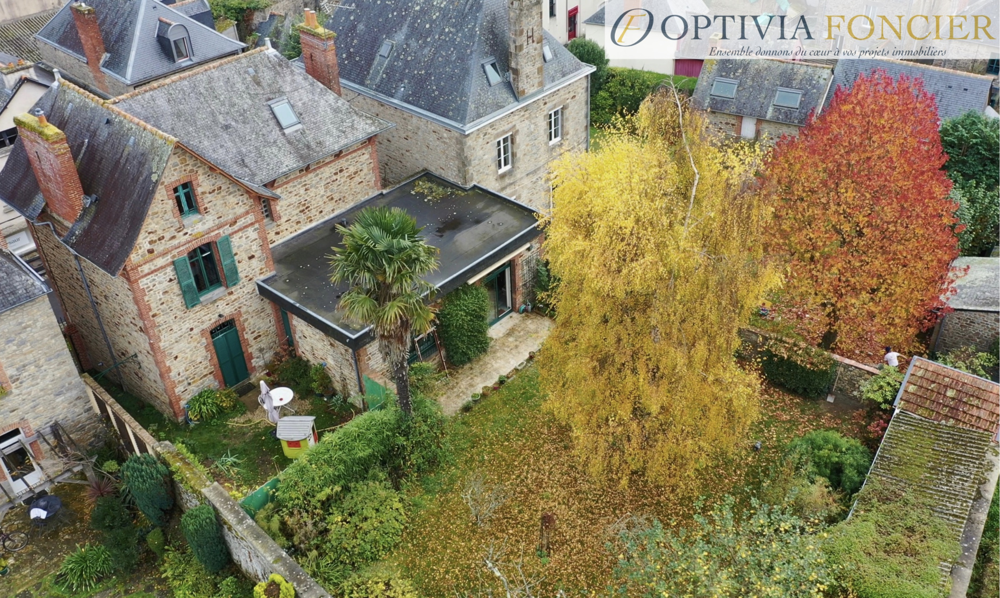 Propriété de caractère en pierre - 143 m2 - 614 m2 de terrain - Centre Bourg