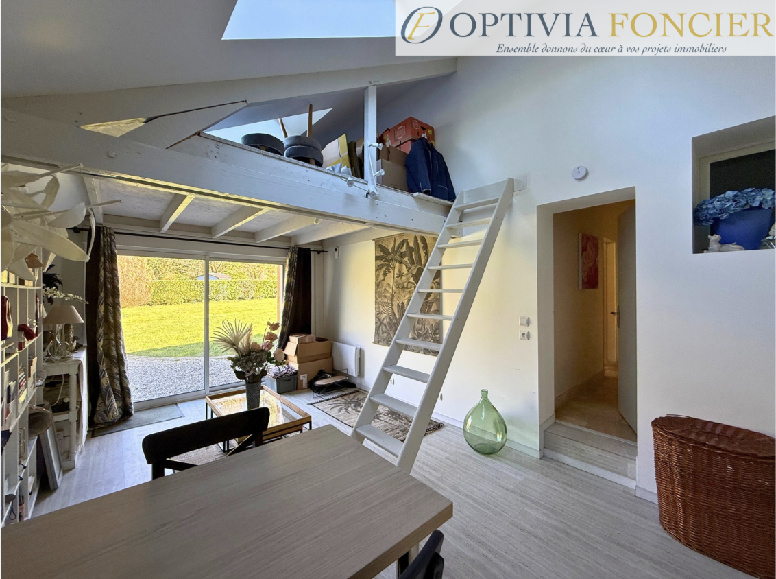 Propriété 250 m2 - 3 170 m2 de terrain et double garage + piscine