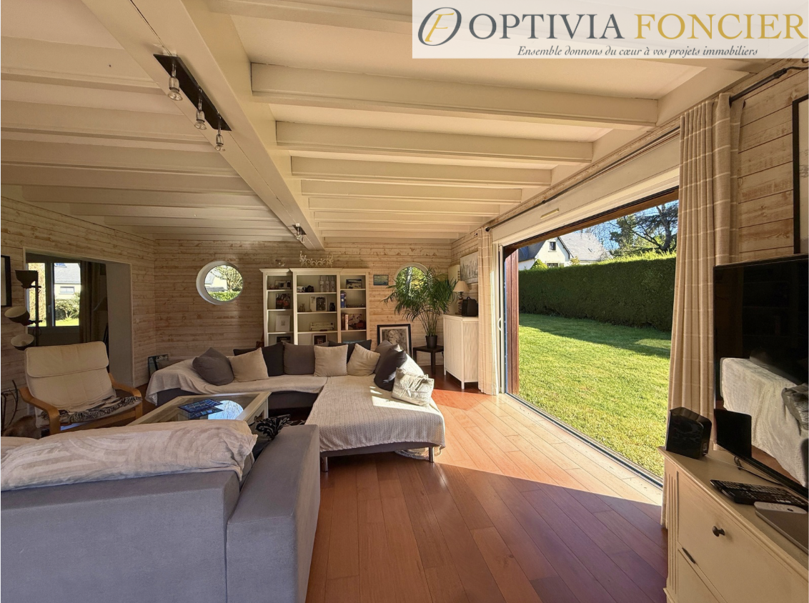 Propriété 250 m2 - 3 170 m2 de terrain et double garage + piscine
