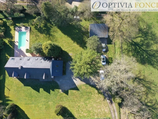 Propriété 250 m2 - 3 170 m2 de terrain et double garage + piscine
