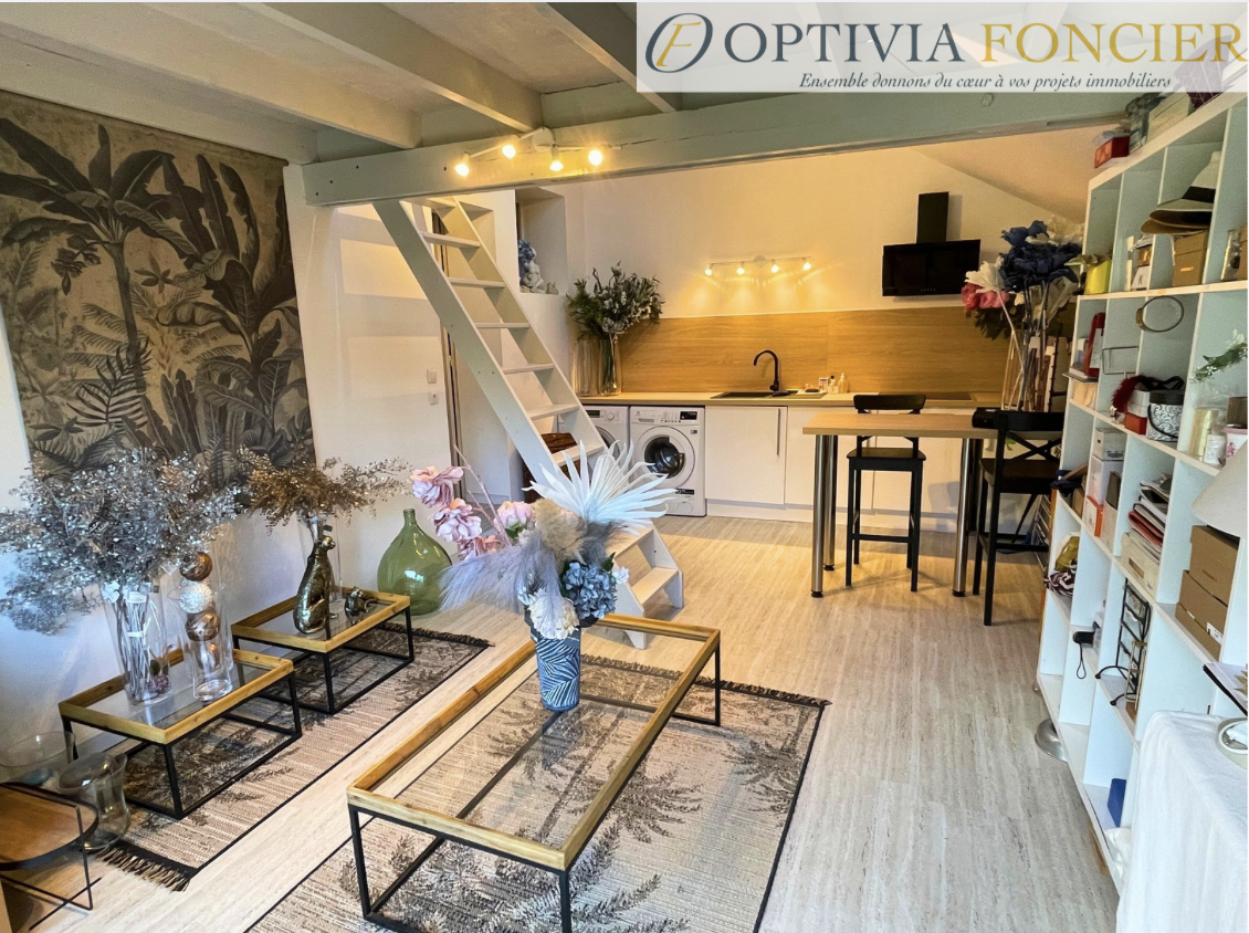 Propriété 250 m2 - 3 170 m2 de terrain et double garage + piscine