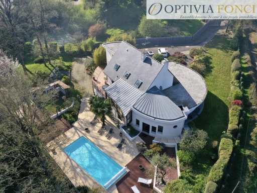 Maison d'architecte 330 m2 - 2 161 m2 de terrain - Piscine et sous-sol