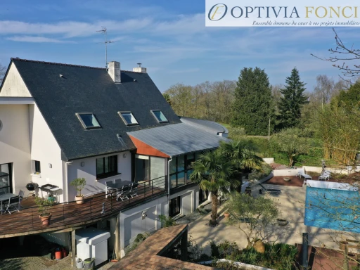 Maison d'architecte 330 m2 - 2 161 m2 de terrain - Piscine et sous-sol