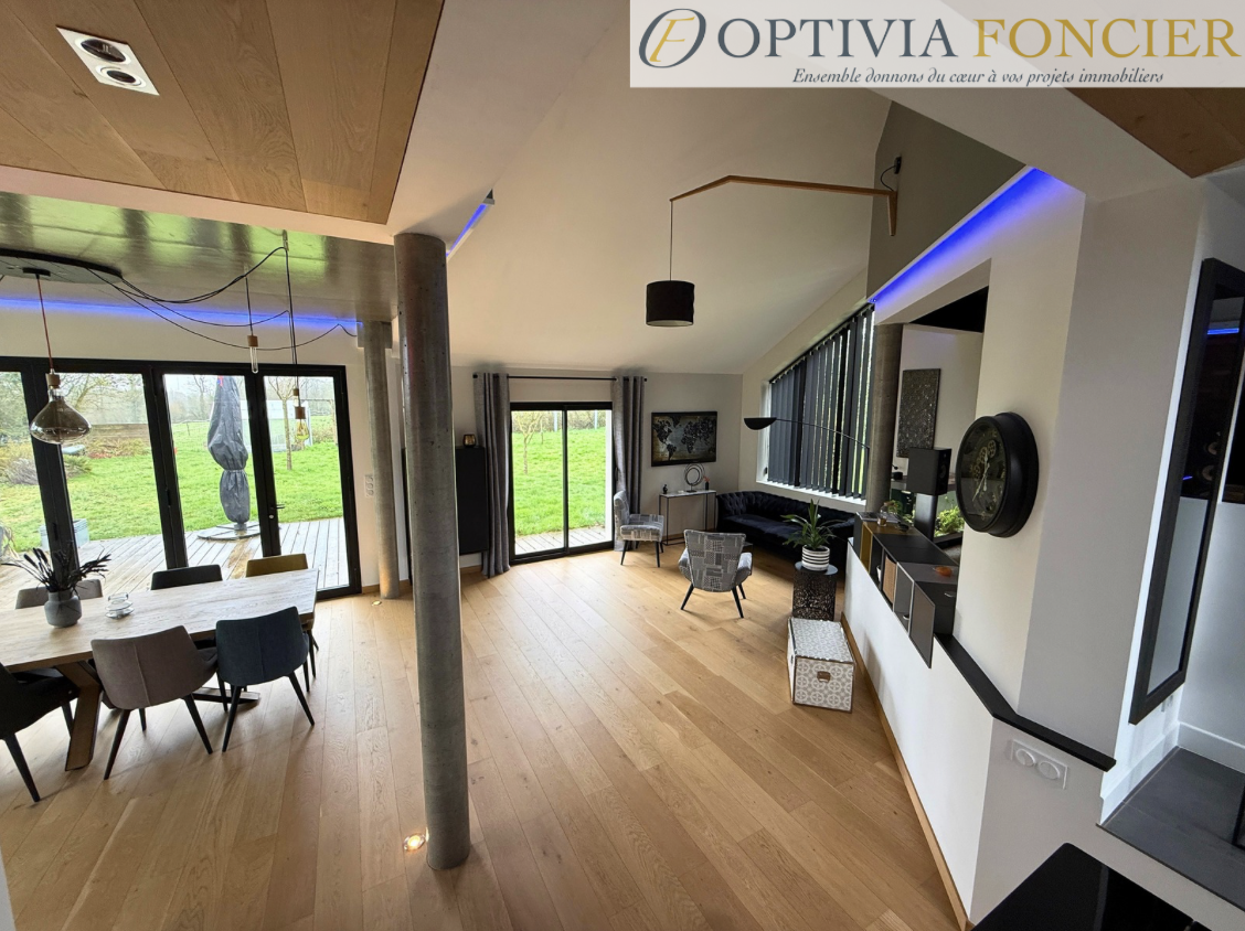 MAISON D'ARCHITECTE 2016 T5 166 m2 avec garage double de 60 m2 sur un terrain de 1300 m2