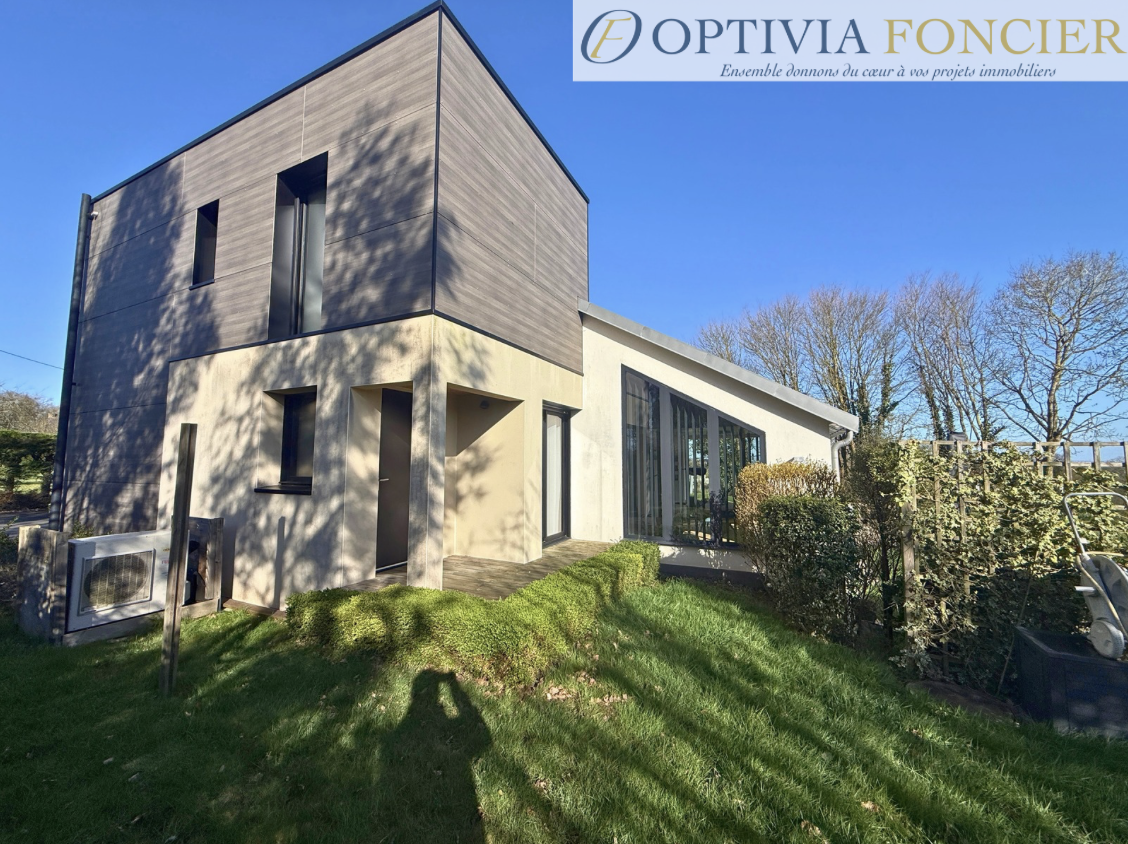 MAISON D'ARCHITECTE 2016 T5 166 m2 avec garage double de 60 m2 sur un terrain de 1300 m2