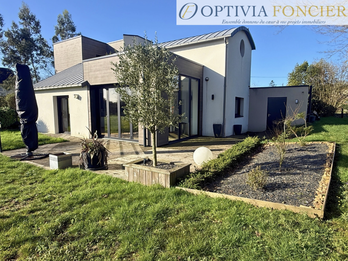 MAISON D'ARCHITECTE 2016 T5 166 m2 avec garage double de 60 m2 sur un terrain de 1300 m2
