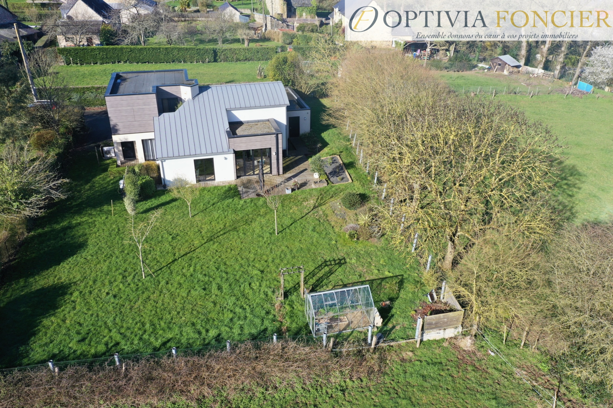 MAISON D'ARCHITECTE 2016 T5 166 m2 avec garage double de 60 m2 sur un terrain de 1300 m2