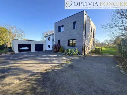 MAISON D'ARCHITECTE 2016 T5 166 m2 avec garage double de 60 m2 sur un terrain de 1300 m2