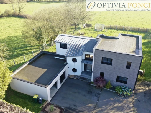 MAISON D'ARCHITECTE 2016 T5 166 m2 avec garage double de 60 m2 sur un terrain de 1300 m2