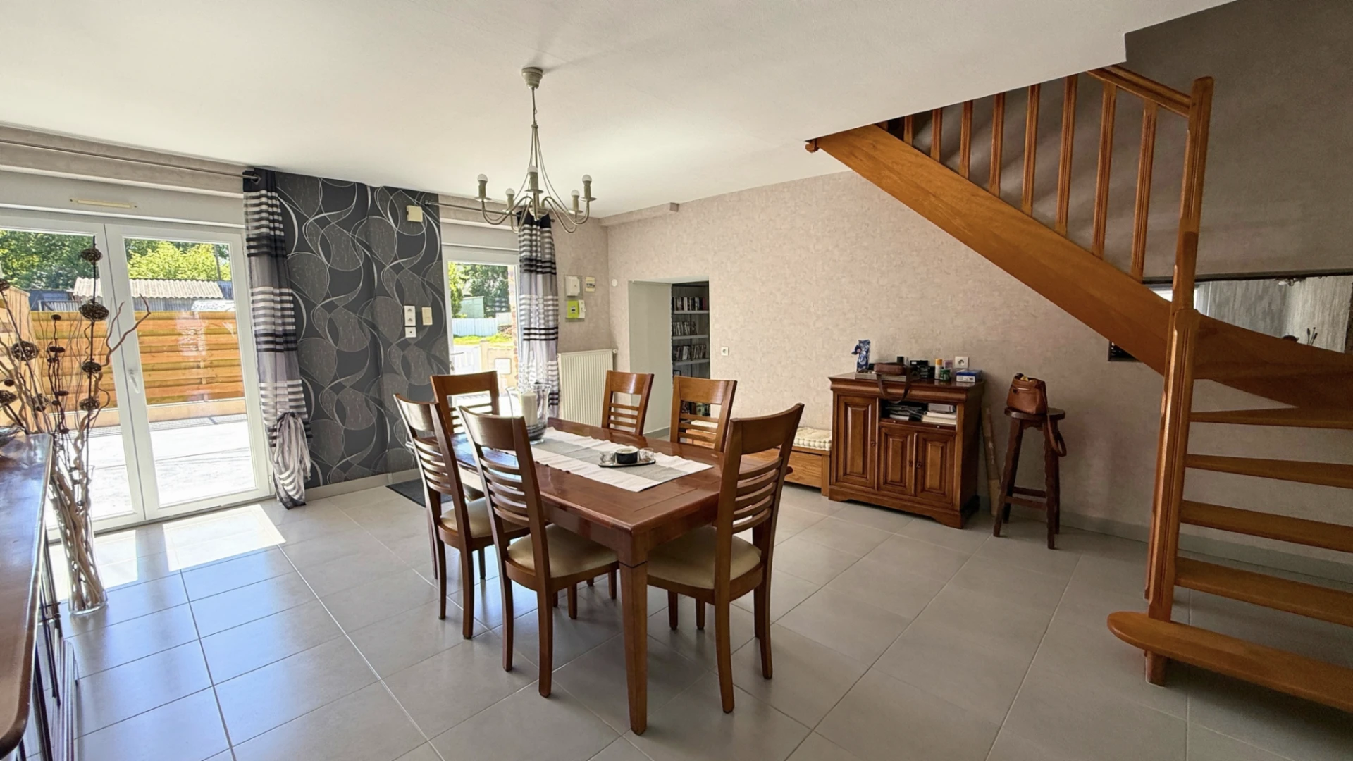 EXCLUSIVITE - MAISON T7 - BRUZ - Quartier prisé - 190 m2 - 997 m2 de terrain clos