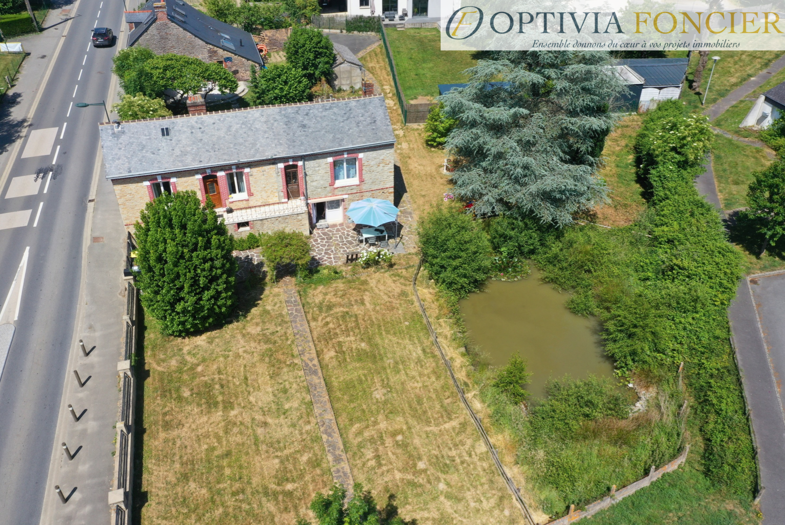 Maison de Bourg T3 - 77,42 m2 - 1 426 m2 de terrain - Garage non attenant