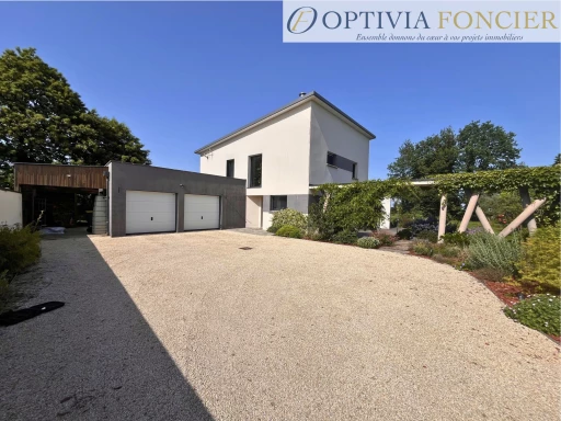 Maison contemporaine 2014 - T8 - CHANTELOUP - DPE : B 197 m2 - 1300 m2 de terrain