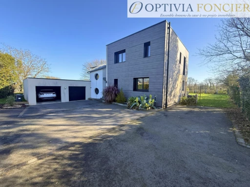 MAISON D'ARCHITECTE 2016 T5 166 m2 avec garage de 60 m2 sur un terrain de 1300 m2
