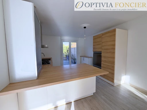Propriété T7 1421 m2 avec sous-sol complet (100 m2) et 4 200 m2 de terrain