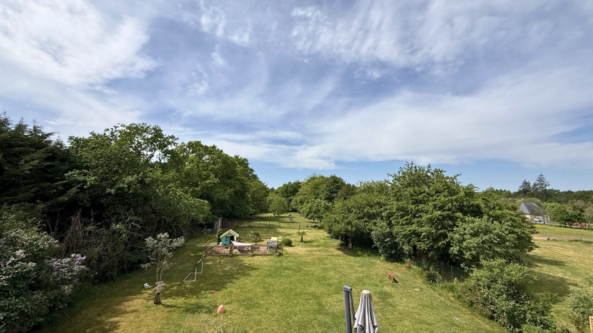 Propriété T7 1421 m2 avec sous-sol complet (100 m2) et 4 200 m2 de terrain