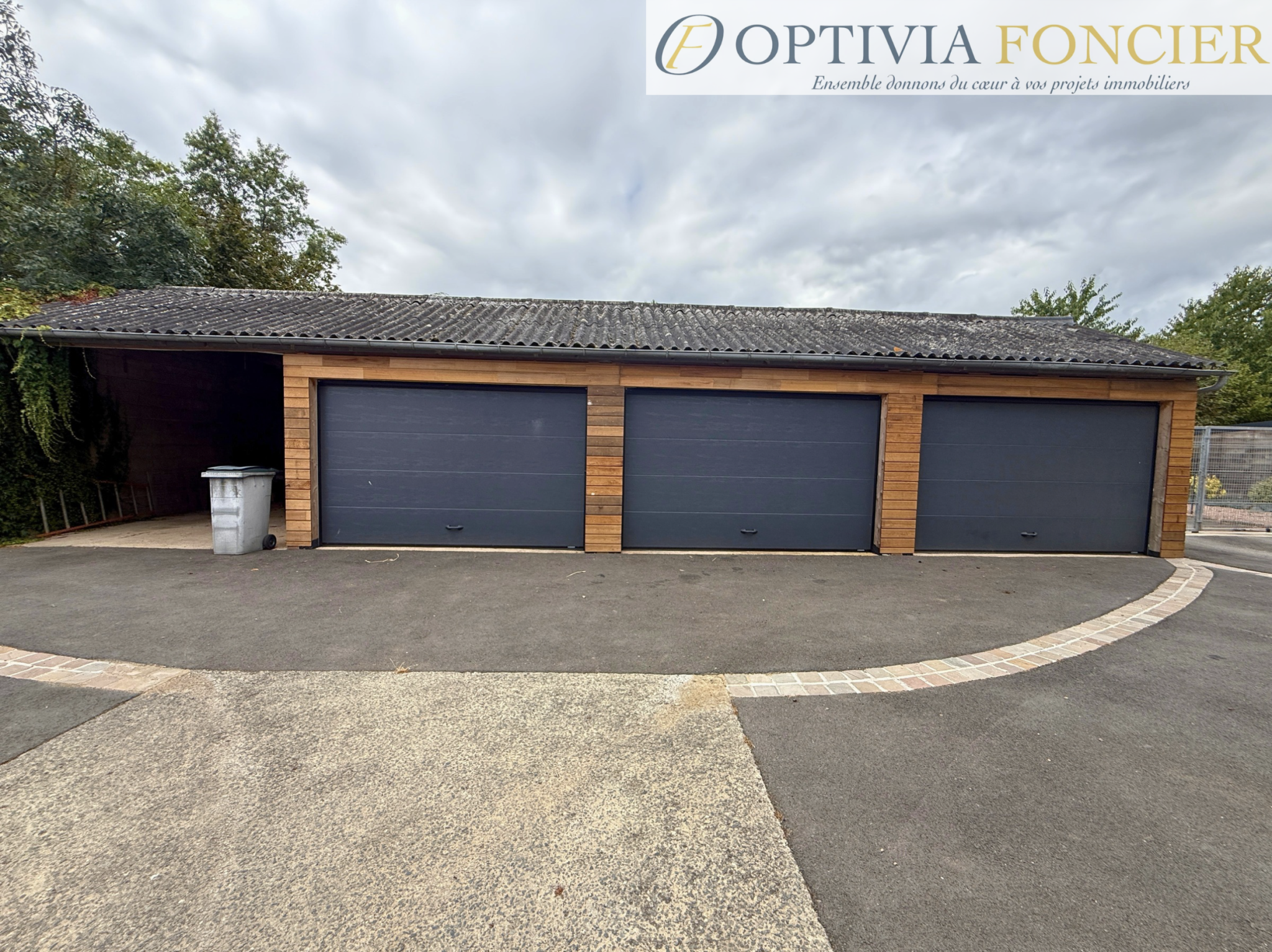 Propriété T7 395 m2 - 6 300 m2 de terrain - 5 garages - Piscine intérieure chauffée