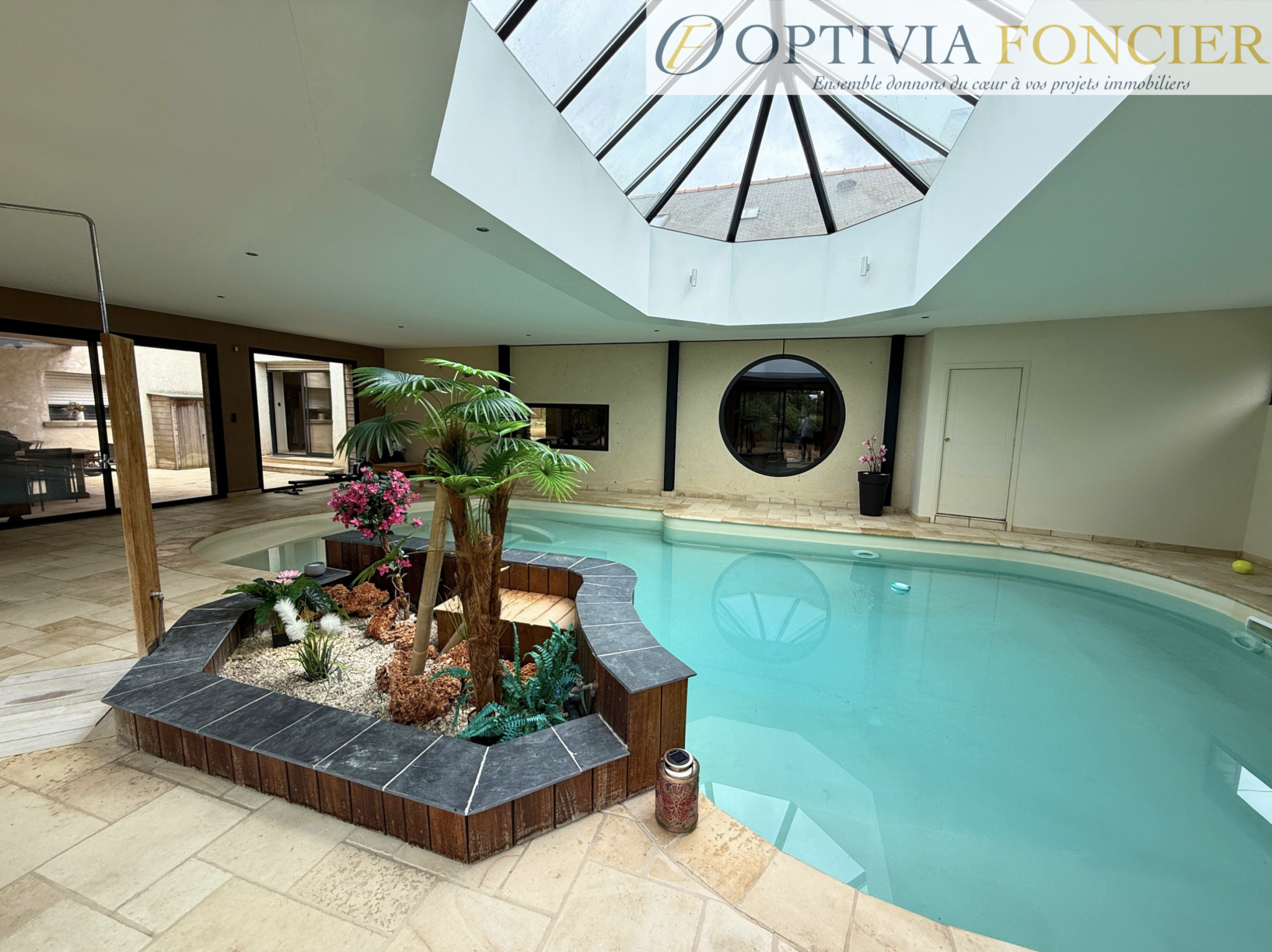 Propriété T7 395 m2 - 6 300 m2 de terrain - 5 garages - Piscine intérieure chauffée