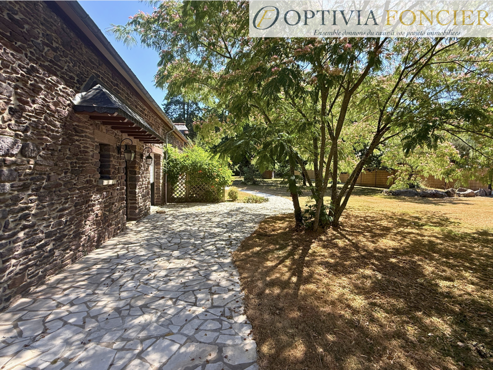 Propriété T7 395 m2 - 6 300 m2 de terrain - 5 garages - Piscine intérieure chauffée