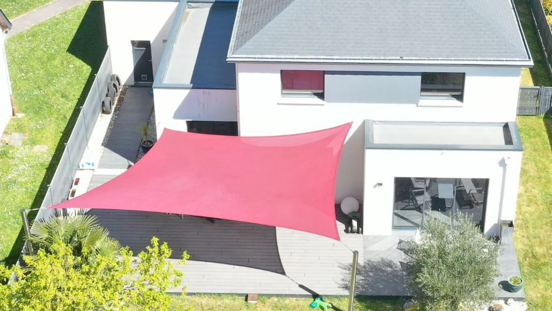 Maison contemporaine RT 2012 T6 131 m2 - 781 m2 de terrain - Emplacement idéal