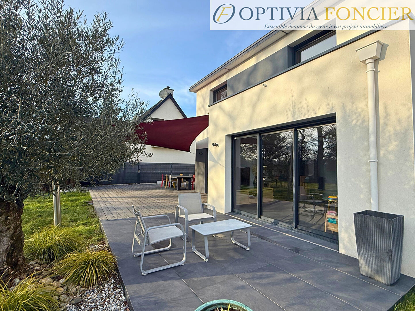 Maison contemporaine RT 2012 T6 131 m2 - 781 m2 de terrain - Emplacement idéal