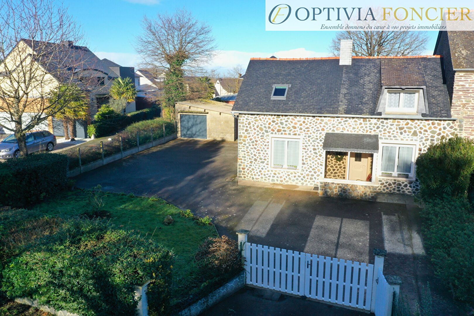 Maison T5 - 619 m2 avec garage (Bonne situation sur GOVEN)