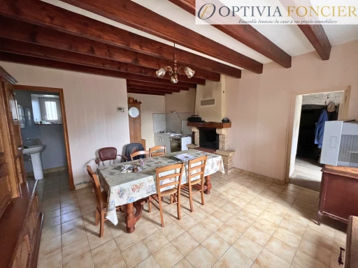 Maison T3 en pierre mitoyenne - 55 m2 + 68 m2 de grenier aménageable - Goven