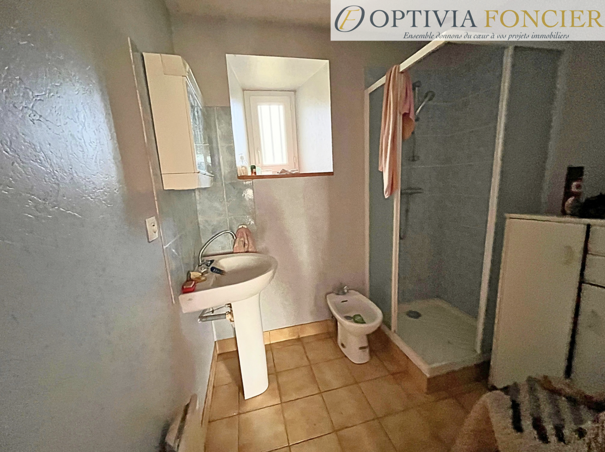Maison T3 en pierre mitoyenne - 55 m2 + 68 m2 de grenier aménageable - Goven